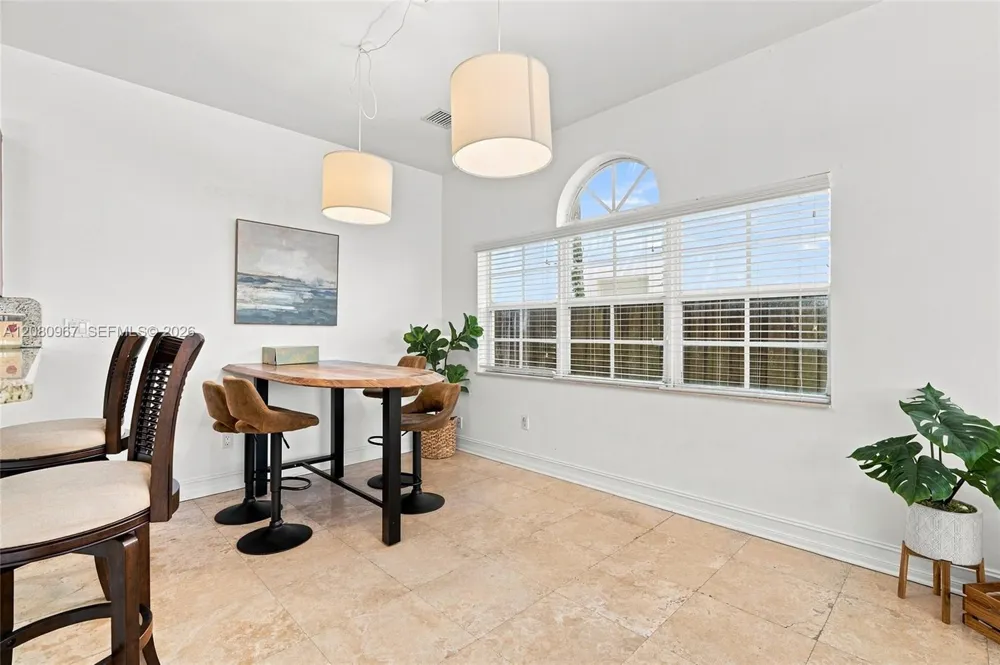 913 SW 8th St #2 Fort Lauderdale, FL 33315