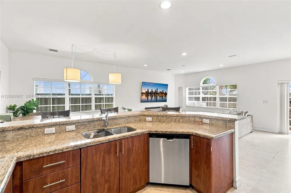 913 SW 8th St #2 Fort Lauderdale, FL 33315