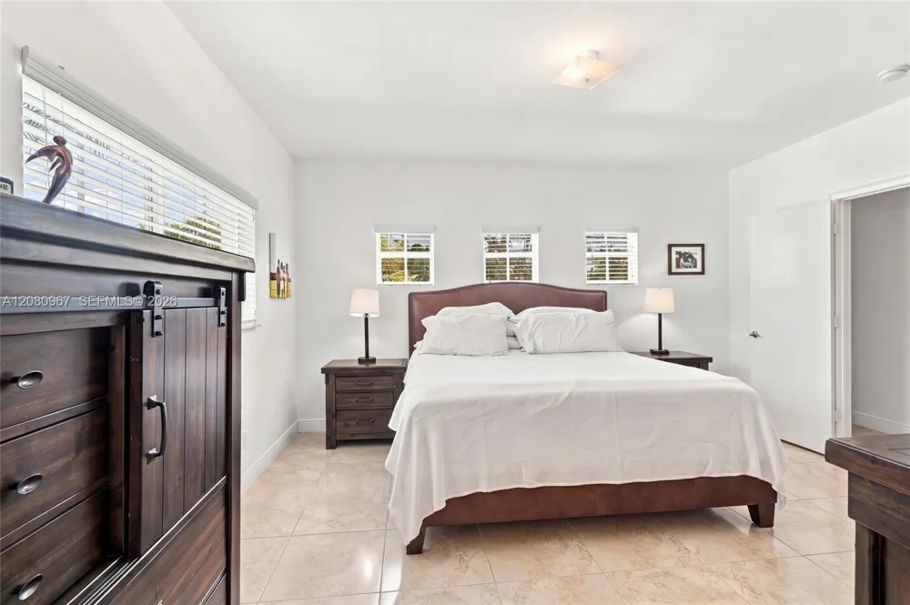 913 SW 8th St #2 Fort Lauderdale, FL 33315