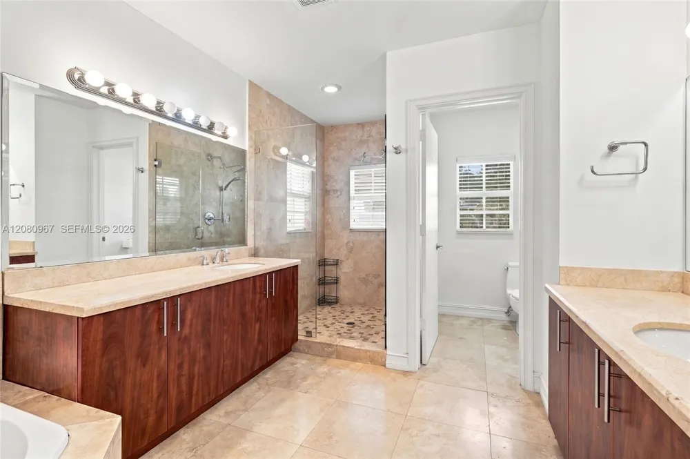 913 SW 8th St #2 Fort Lauderdale, FL 33315