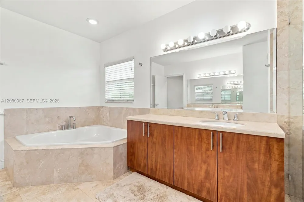 913 SW 8th St #2 Fort Lauderdale, FL 33315