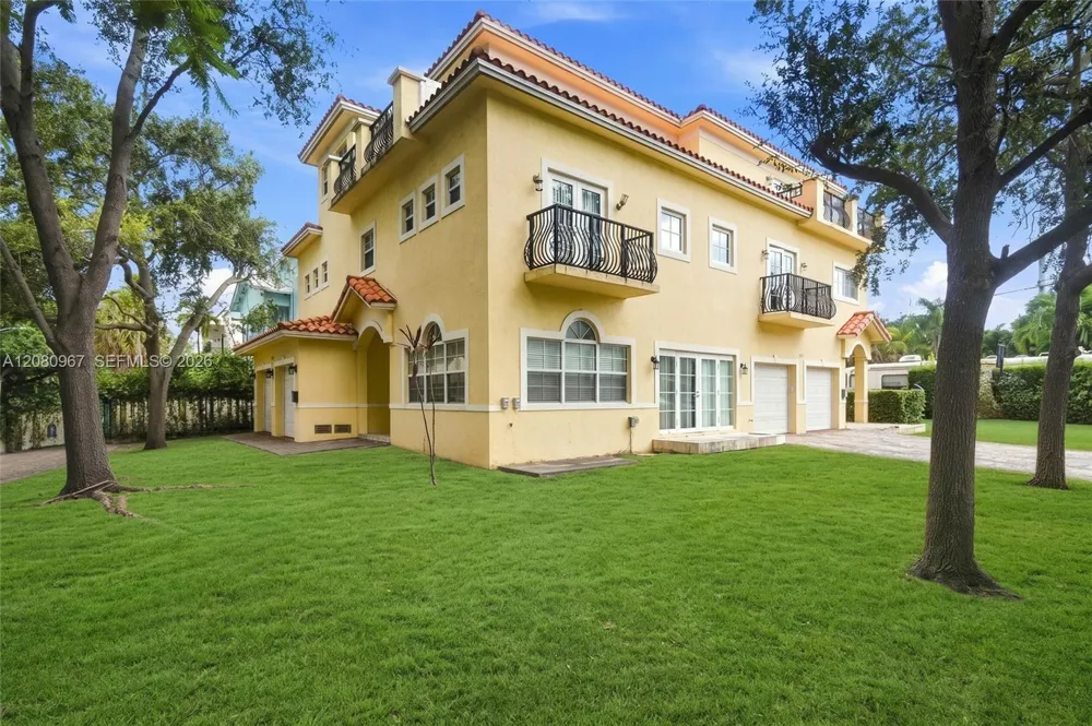 913 SW 8th St #2 Fort Lauderdale, FL 33315