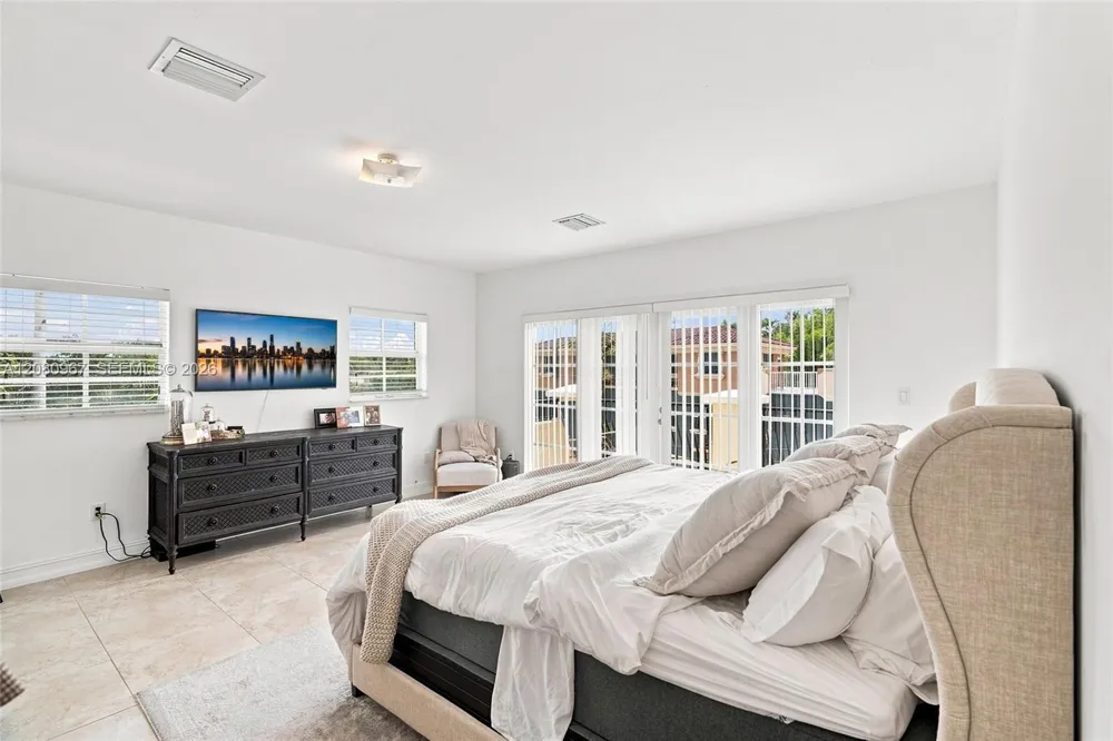 913 SW 8th St #2 Fort Lauderdale, FL 33315