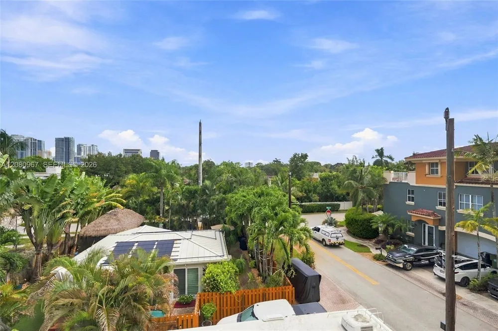 913 SW 8th St #2 Fort Lauderdale, FL 33315