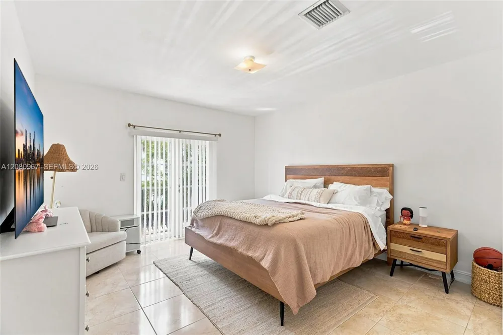 913 SW 8th St #2 Fort Lauderdale, FL 33315