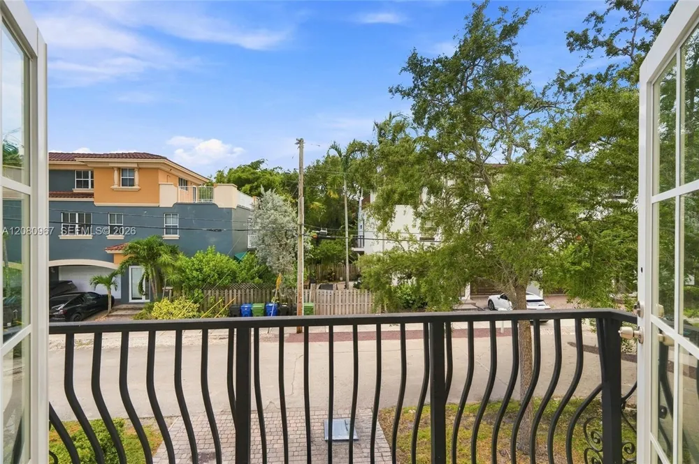 913 SW 8th St #2 Fort Lauderdale, FL 33315