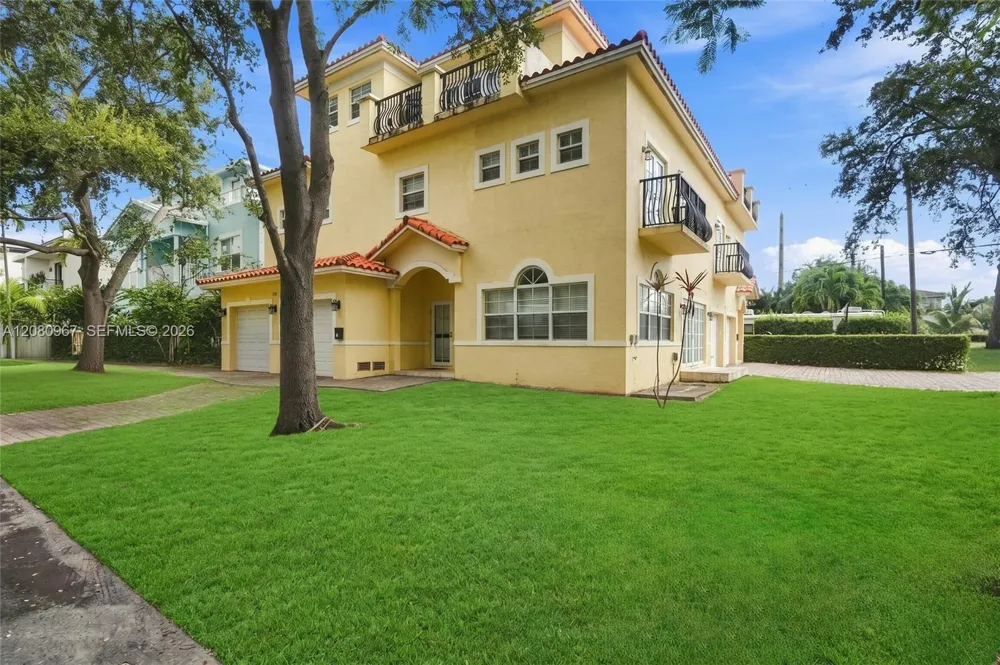 913 SW 8th St #2 Fort Lauderdale, FL 33315