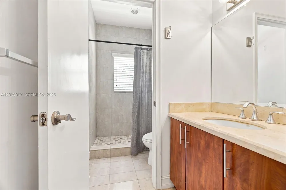 913 SW 8th St #2 Fort Lauderdale, FL 33315