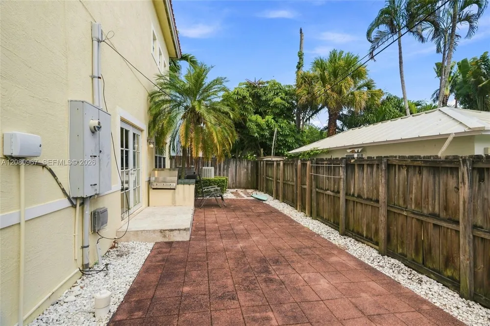913 SW 8th St #2 Fort Lauderdale, FL 33315