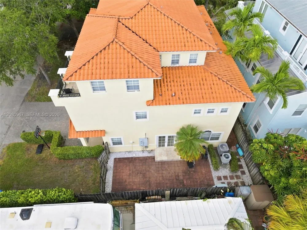 913 SW 8th St #2 Fort Lauderdale, FL 33315
