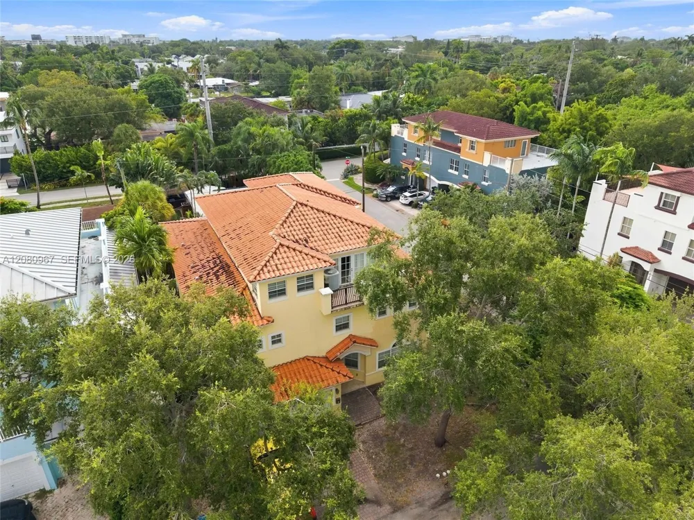 913 SW 8th St #2 Fort Lauderdale, FL 33315