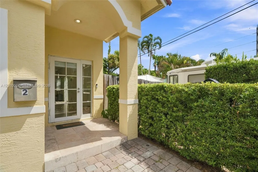 913 SW 8th St #2 Fort Lauderdale, FL 33315