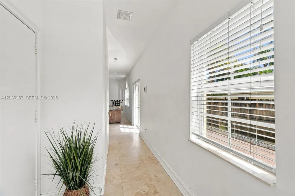 913 SW 8th St #2 Fort Lauderdale, FL 33315