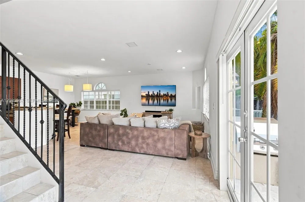 913 SW 8th St #2 Fort Lauderdale, FL 33315