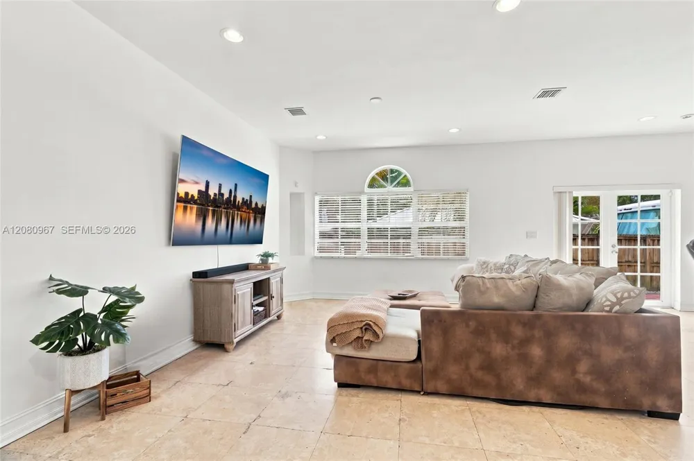 913 SW 8th St #2 Fort Lauderdale, FL 33315