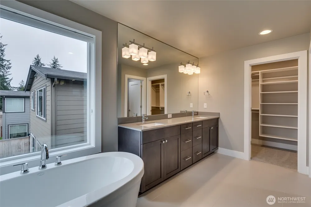 10284 133rd Court NE Kirkland, WA 98033