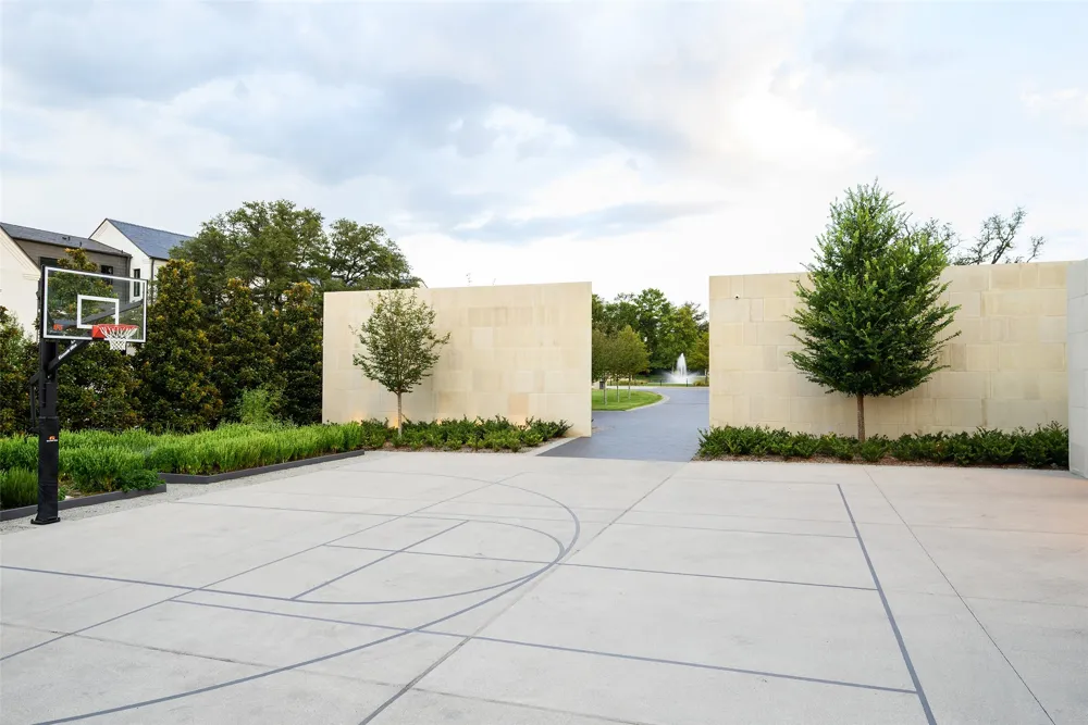 5547 Walnut Hill Lane Dallas, TX 75229