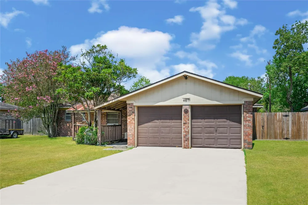 4811 25th Street Dickinson, TX 77539
