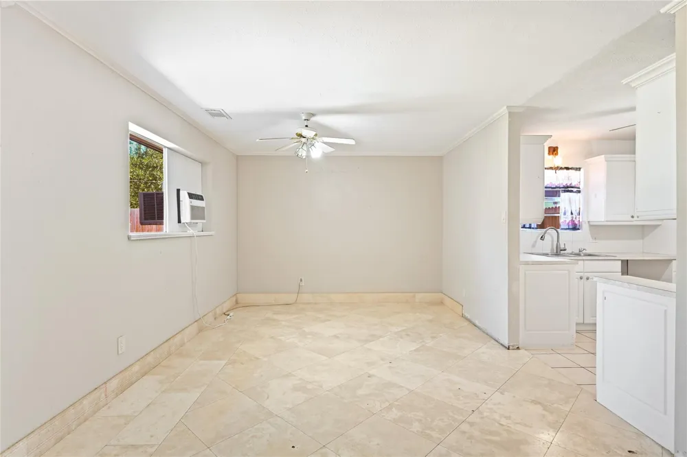 4811 25th Street Dickinson, TX 77539