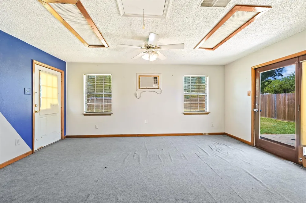 4811 25th Street Dickinson, TX 77539