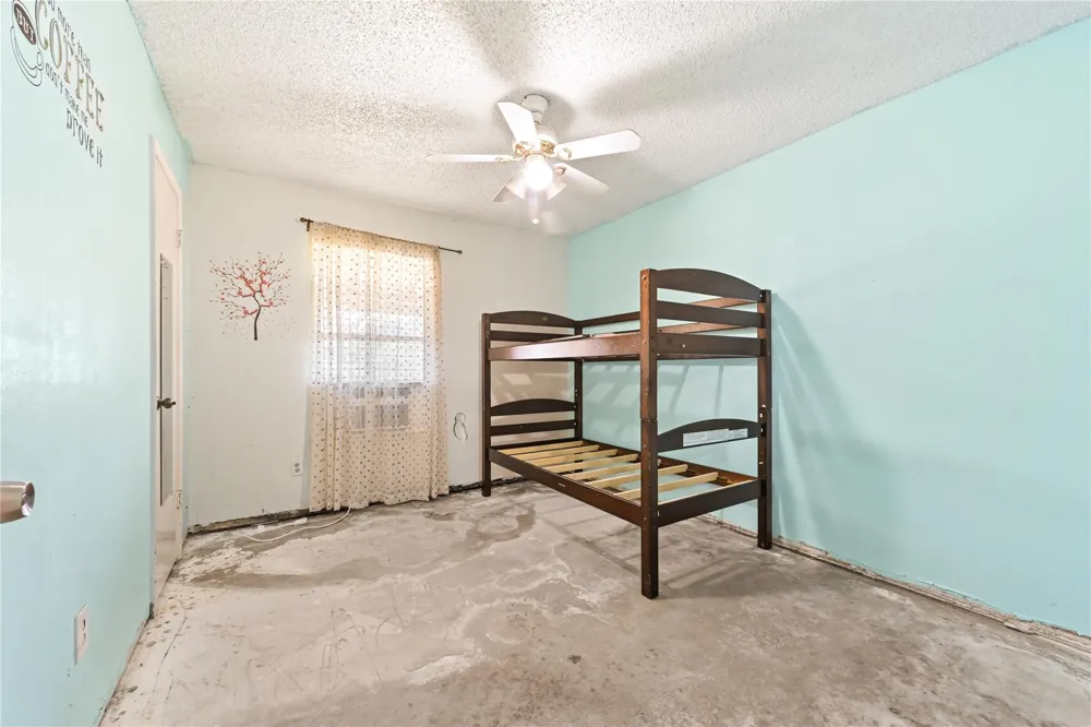 4811 25th Street Dickinson, TX 77539