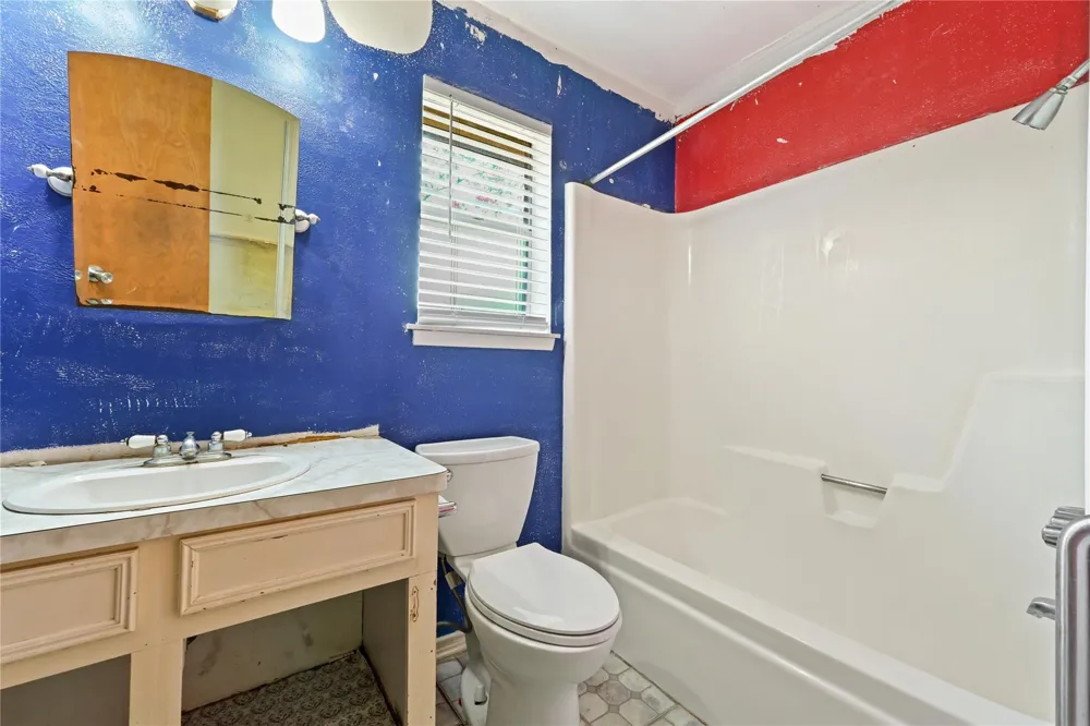4811 25th Street Dickinson, TX 77539