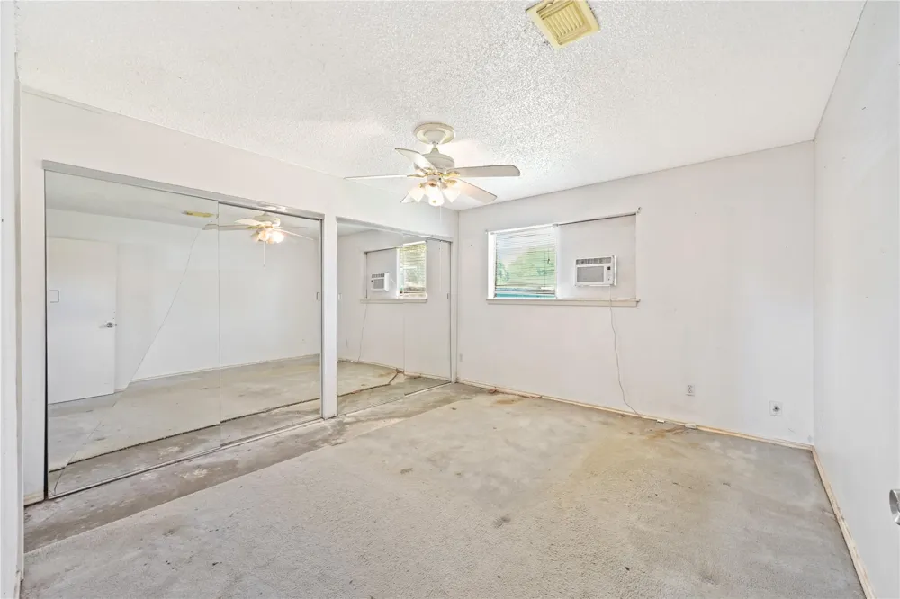 4811 25th Street Dickinson, TX 77539