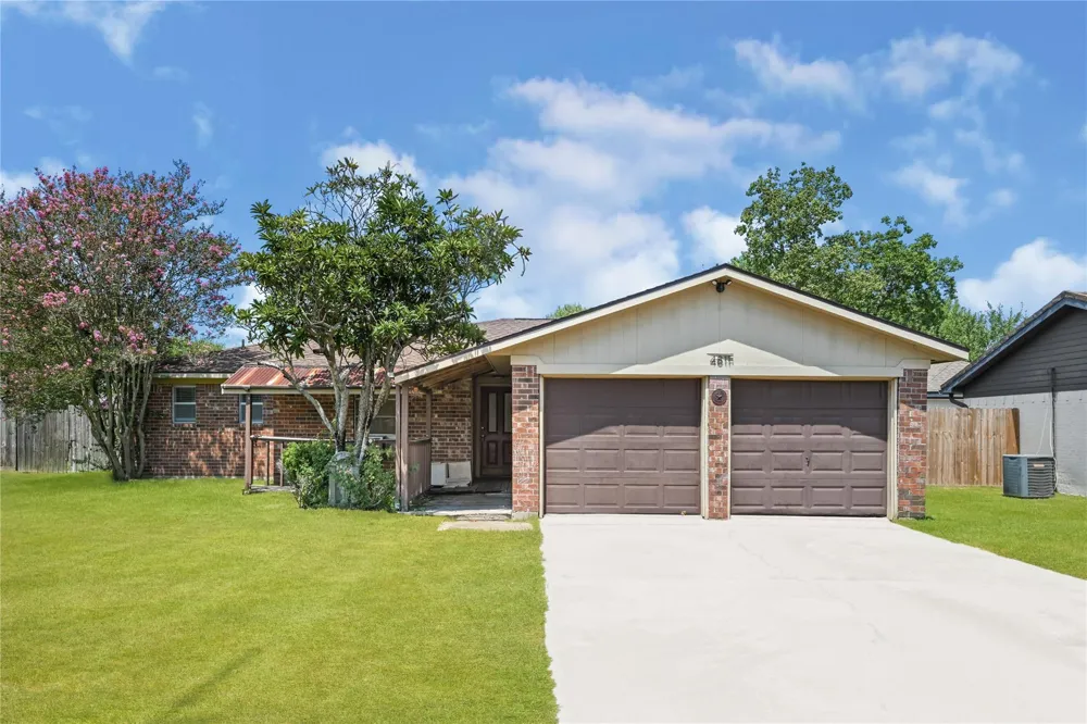4811 25th Street Dickinson, TX 77539