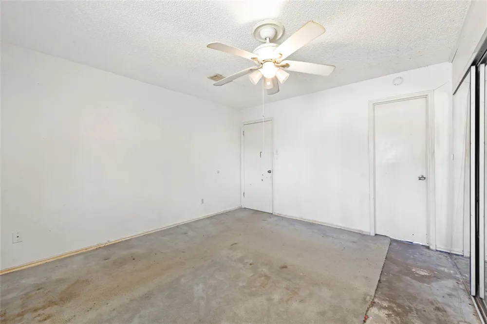 4811 25th Street Dickinson, TX 77539