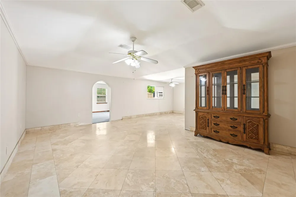 4811 25th Street Dickinson, TX 77539