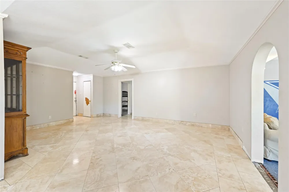 4811 25th Street Dickinson, TX 77539