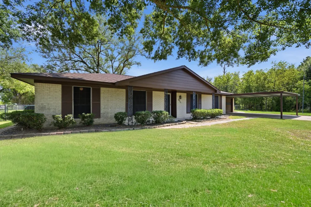 16111 Clarence Street Needville, TX 77461
