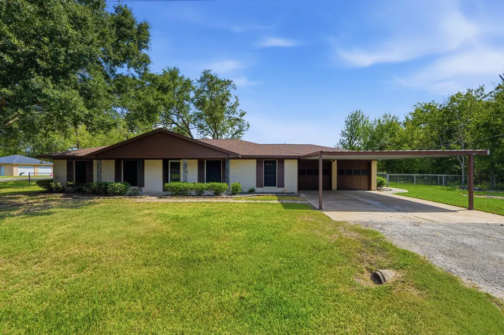 16111 Clarence Street Needville, TX 77461