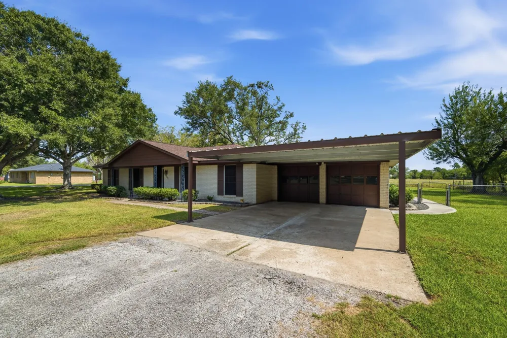 16111 Clarence Street Needville, TX 77461