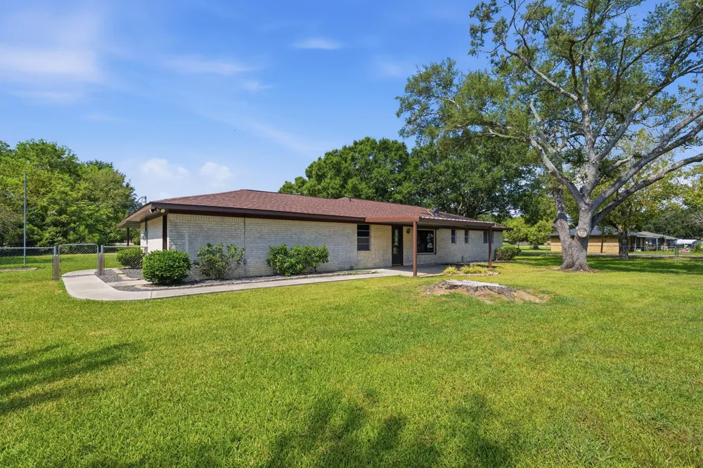 16111 Clarence Street Needville, TX 77461