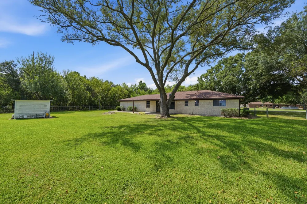 16111 Clarence Street Needville, TX 77461