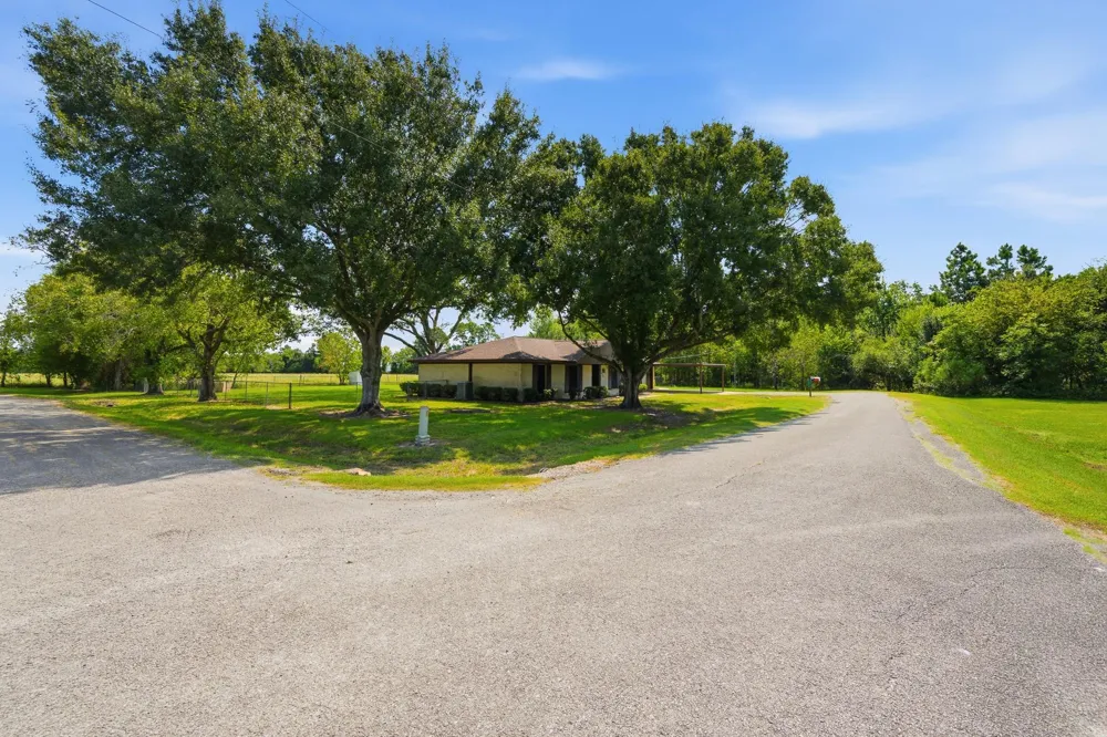 16111 Clarence Street Needville, TX 77461