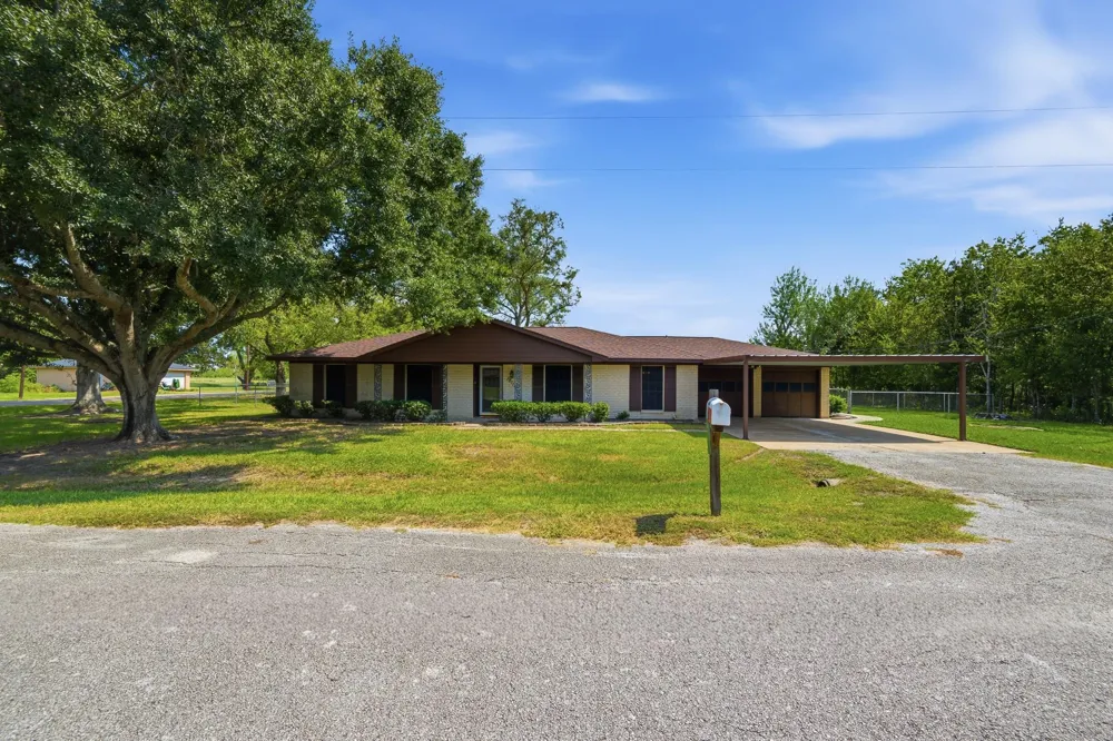 16111 Clarence Street Needville, TX 77461