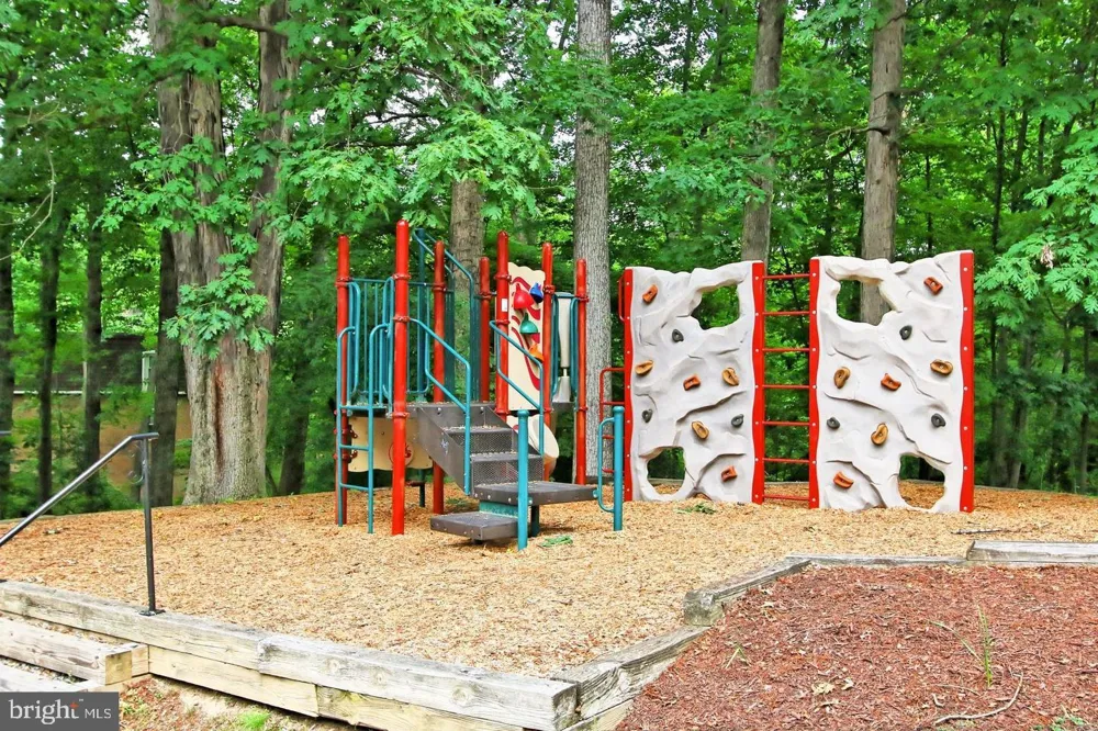 5905 NOBLESTOWN ROAD #F Springfield, VA 22152