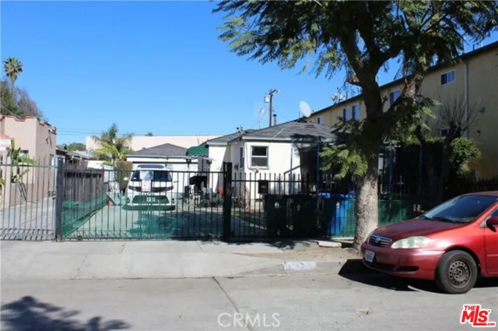 11429 Emelita Street Los Angeles, CA 91601