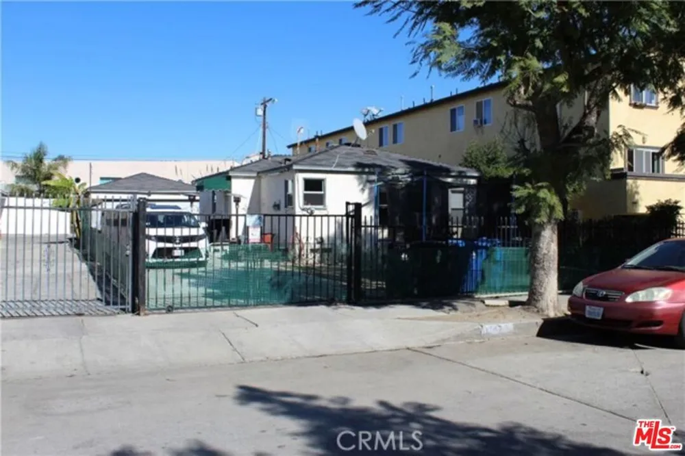 11429 Emelita Street Los Angeles, CA 91601