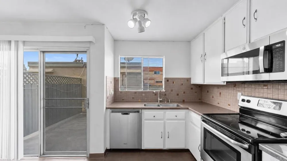 1548 GRANDON AVENUE San Marcos, CA 92078