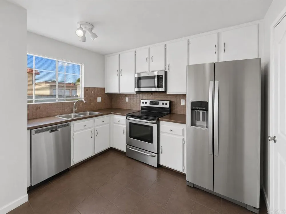 1548 GRANDON AVENUE San Marcos, CA 92078