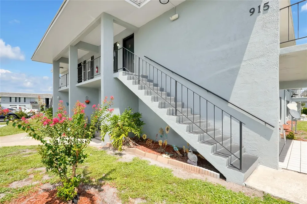 915 W OAK RIDGE ROAD #B Orlando, FL 32809