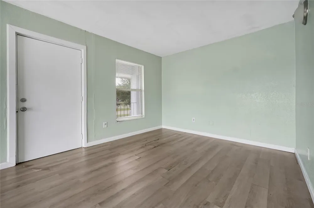 915 W OAK RIDGE ROAD #B Orlando, FL 32809