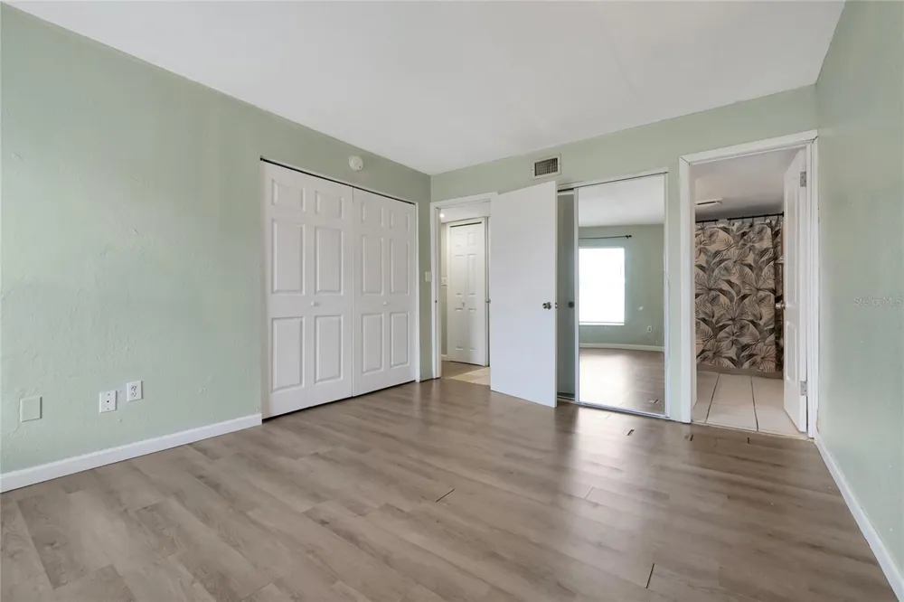 915 W OAK RIDGE ROAD #B Orlando, FL 32809
