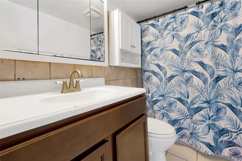 915 W OAK RIDGE ROAD #B Orlando, FL 32809