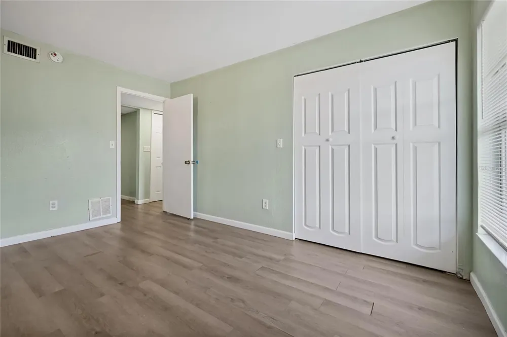 915 W OAK RIDGE ROAD #B Orlando, FL 32809