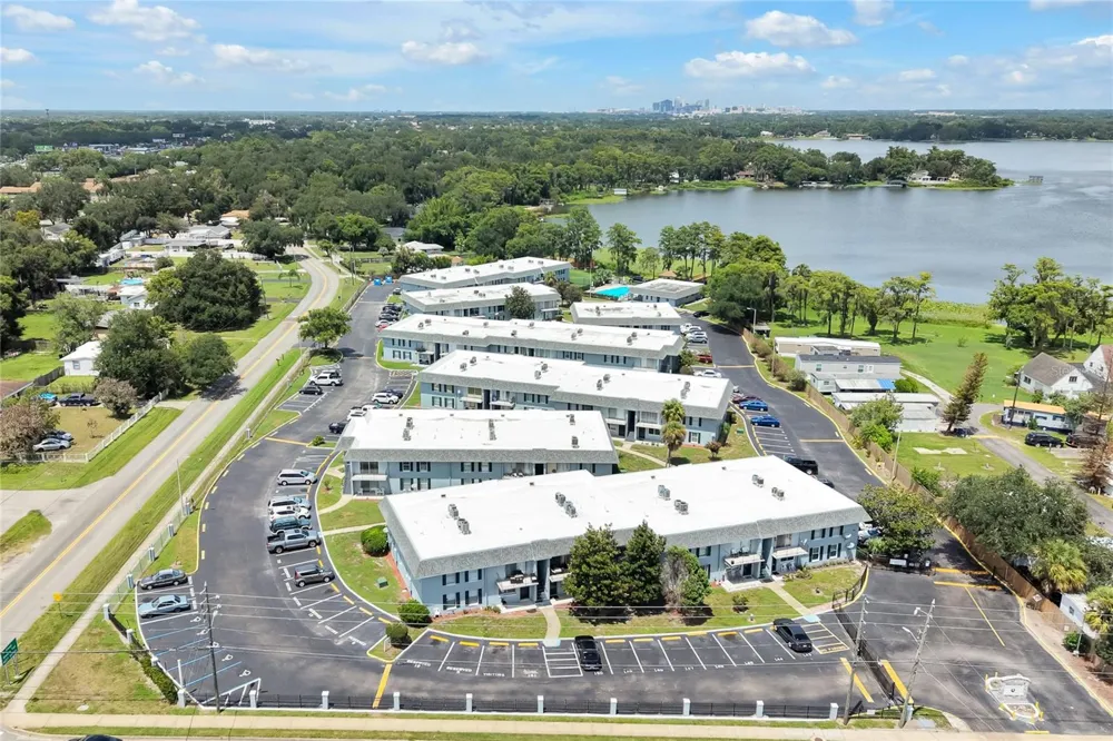 915 W OAK RIDGE ROAD #B Orlando, FL 32809
