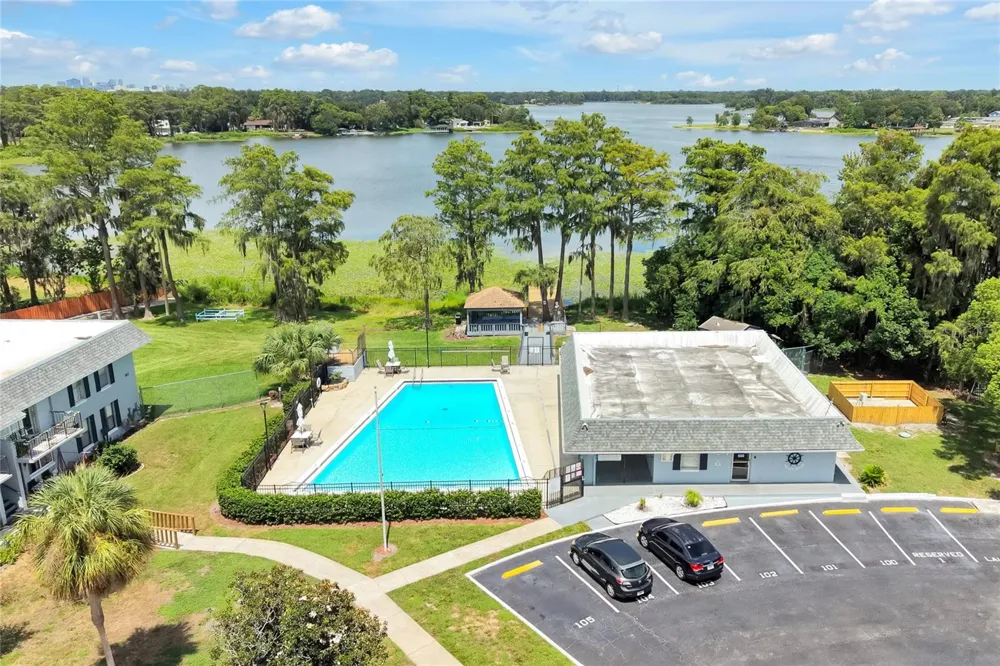 915 W OAK RIDGE ROAD #B Orlando, FL 32809